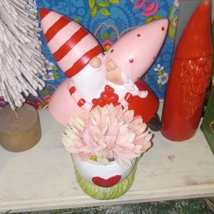 Pastel pink valentine's day gnome couple kissing ceramic planter